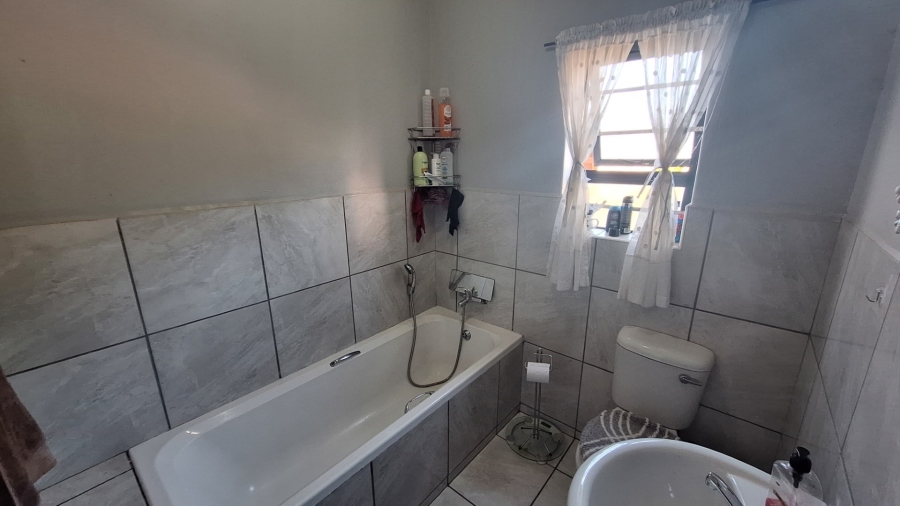 3 Bedroom Property for Sale in Velddrif Western Cape